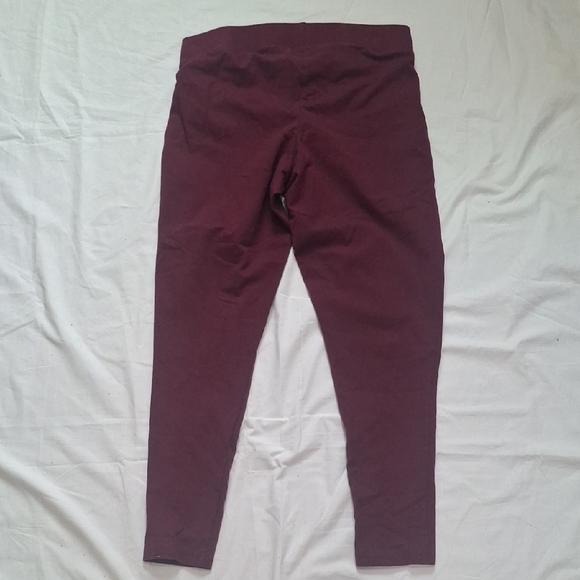 Torrid Wome's Deep Burgundy Leggings size 1 - Picture 5 of 6